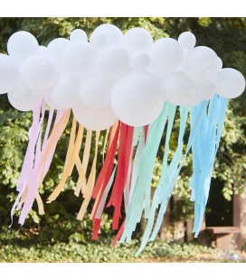 Weiße Wolken-Luftballongirlande mit Luftschlangen in Regenbogenfarben