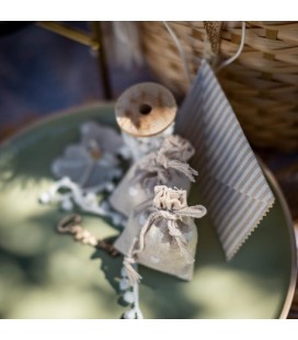 5 Linen Pouches - White Hearts